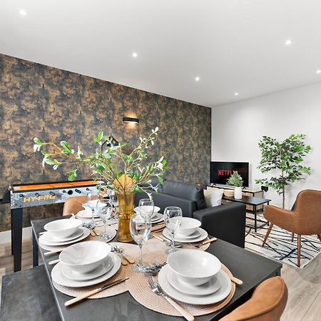 Stylish Two-Bedroom Flat In NWI Exteriör bild