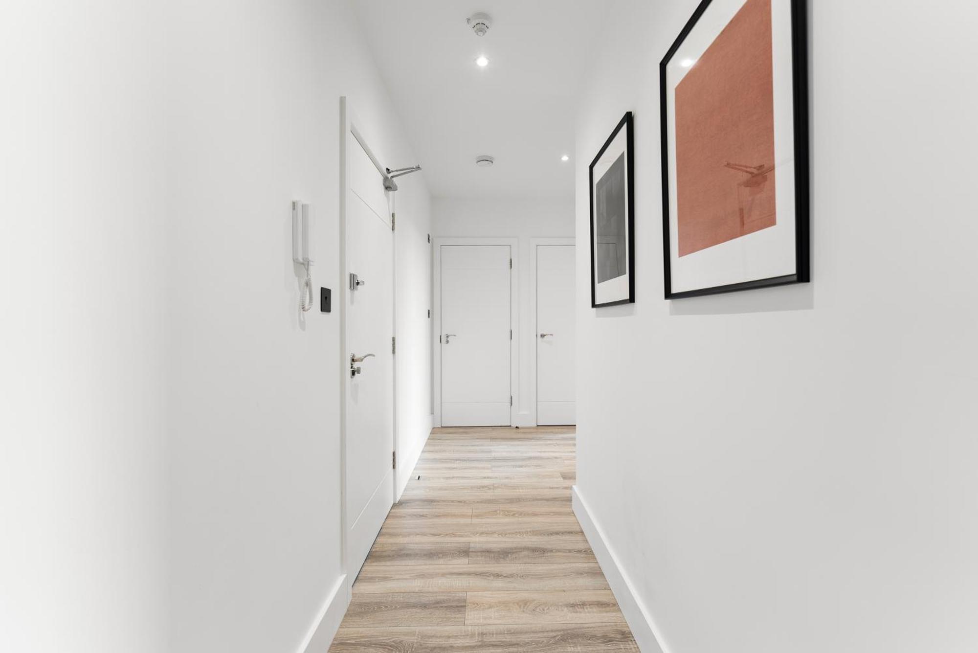 Stylish Two-Bedroom Flat In NWI Exteriör bild