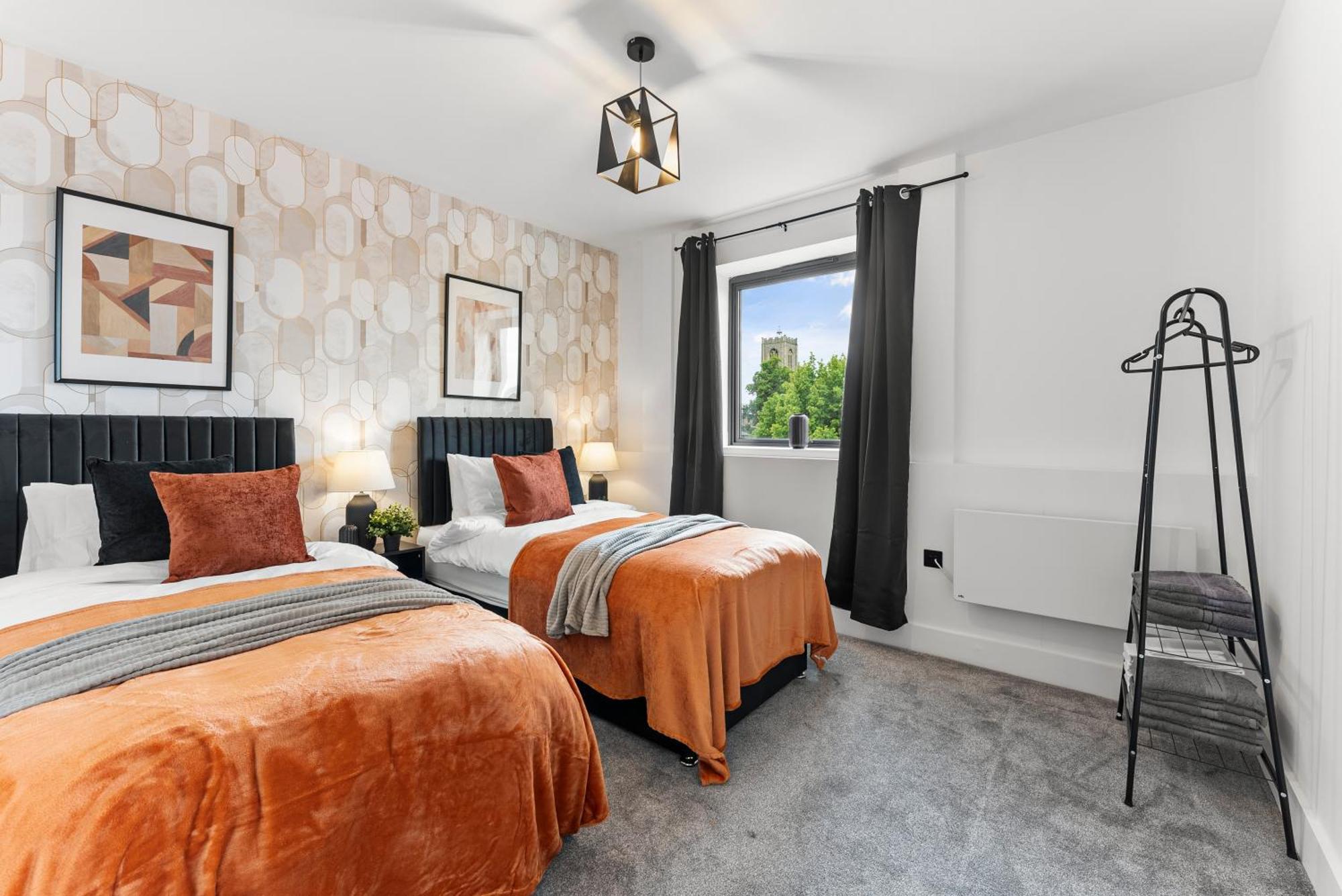 Stylish Two-Bedroom Flat In NWI Exteriör bild