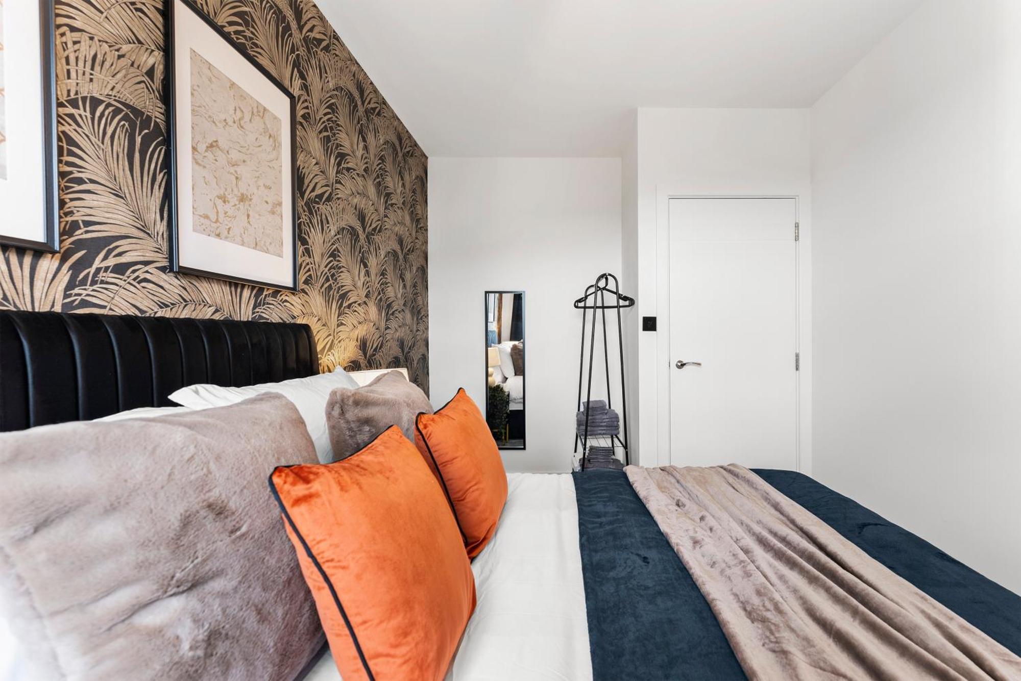 Stylish Two-Bedroom Flat In NWI Exteriör bild