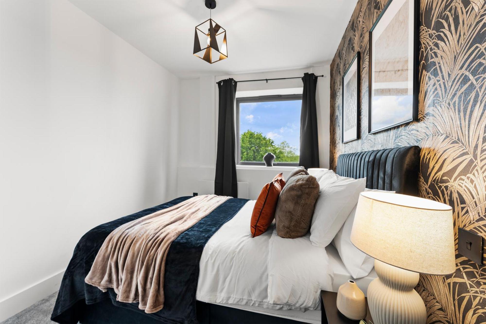 Stylish Two-Bedroom Flat In NWI Exteriör bild