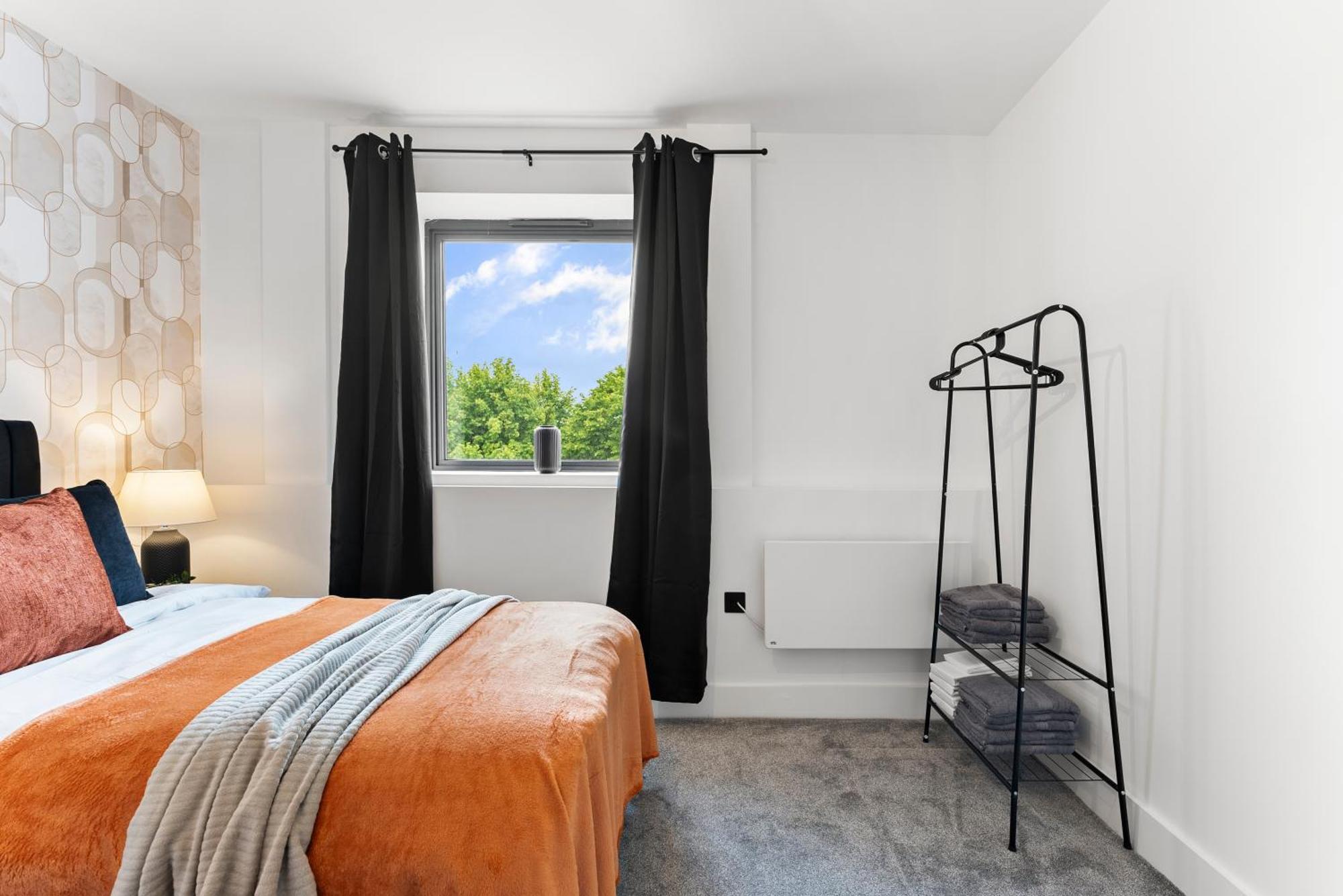 Stylish Two-Bedroom Flat In NWI Exteriör bild